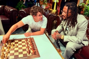 九游官网-新赛道？罗斯在拉斯维加斯跟国际象棋大师学习棋艺