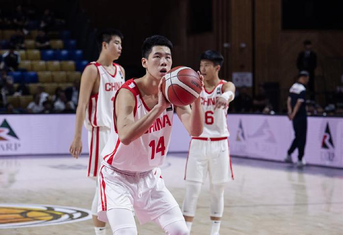 九游官网-轰21+20！中国男篮又一15岁2米08新星崛起：两双机器冲击奖牌