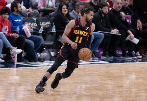 特雷-杨次节4中4得13分 全场18中7得19分12助 正负值全场最低