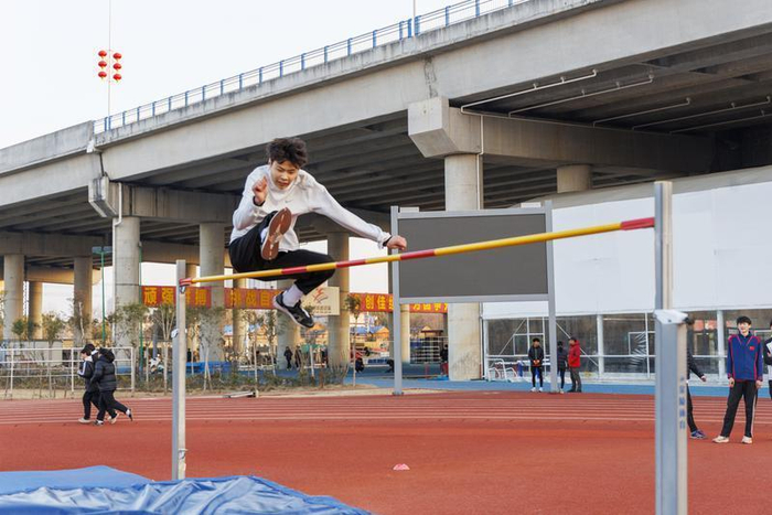 九游游戏-寒锋砺锐刃 蓄势待长风|跳高|标枪|宿州市|安徽省|田径_新浪体育_新浪新闻